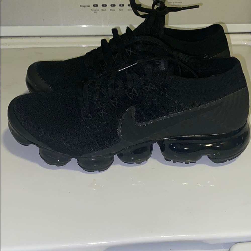 Nike triple black vapormax women’s shoes